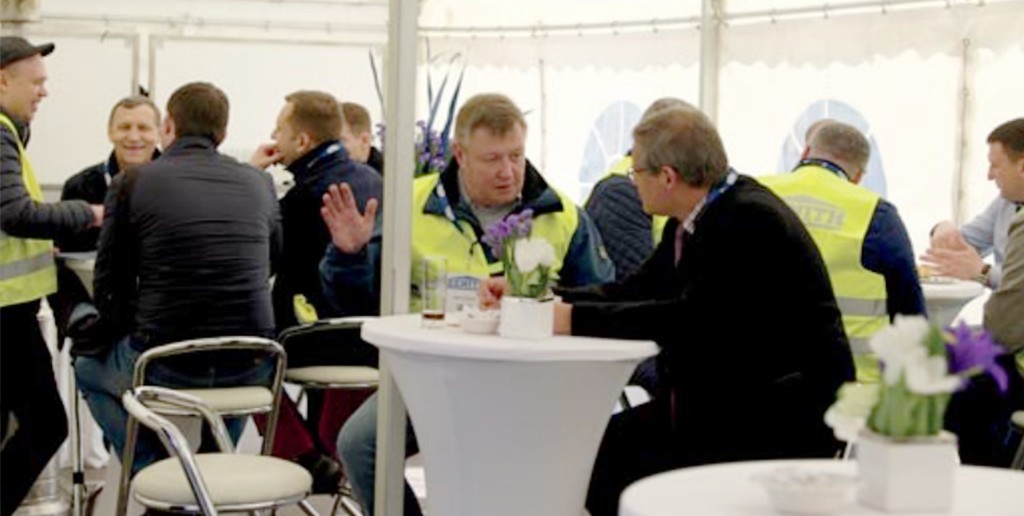 Äskettäin kehitetyn betonilohkon sisäinen Tradeshow ja elävä esitys
